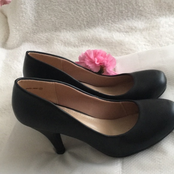 Shoes - Picture 2 of 4